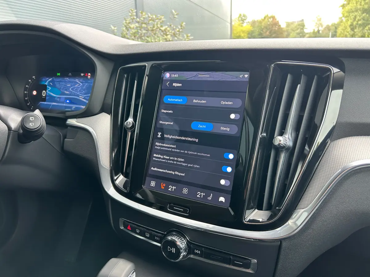 2.0 T6 Plug-in hybrid AWD Plus Bright | Long Range | SoH 94% | Pilot Assist | BLIS | Memory | Stoel & stuurverwarming | Camera |