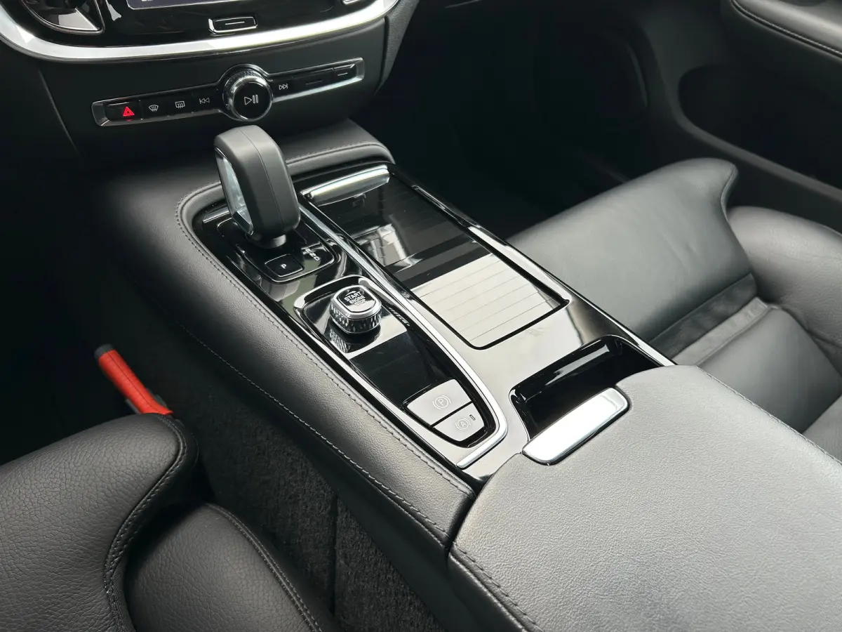 2.0 T6 Plug-in hybrid AWD Plus Bright | Long Range | SoH 94% | Pilot Assist | BLIS | Memory | Stoel & stuurverwarming | Camera |