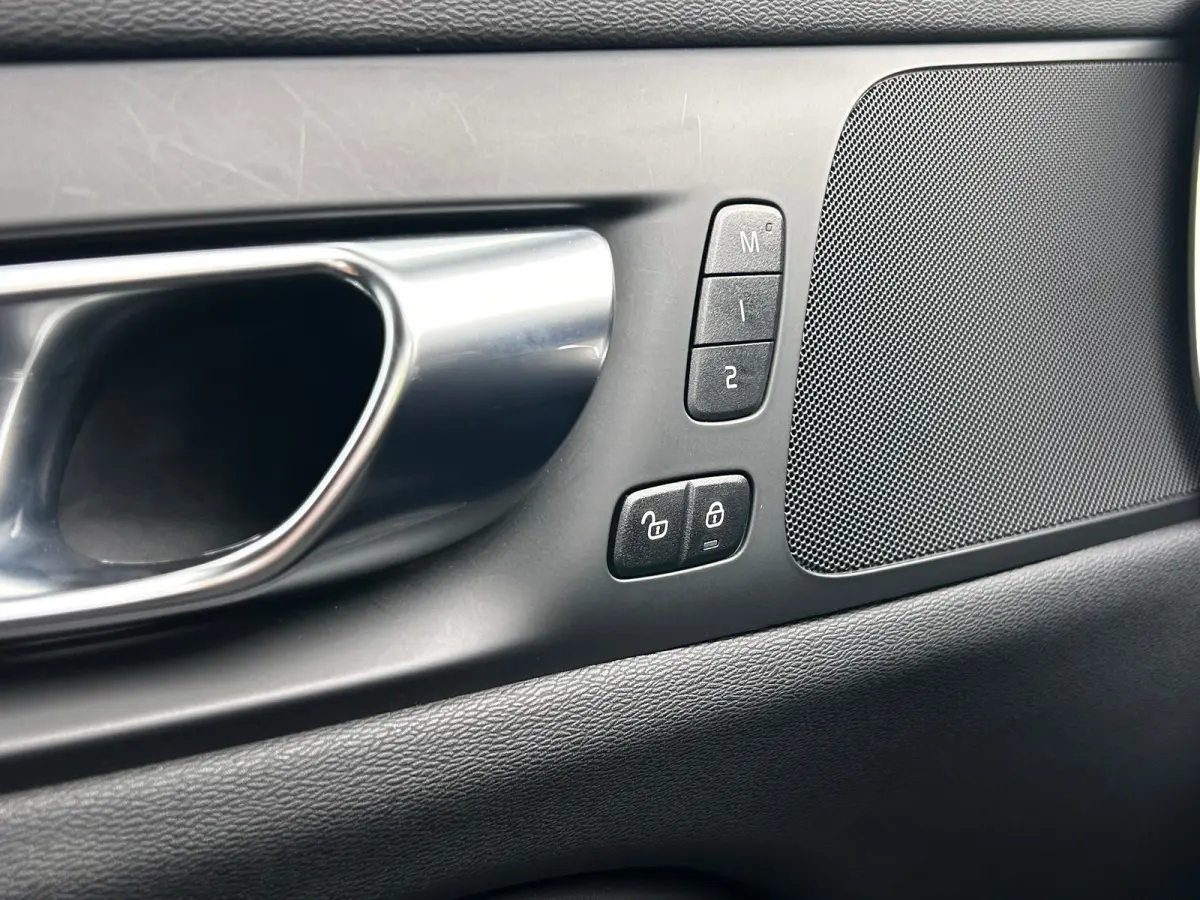 2.0 T6 Plug-in hybrid AWD Plus Bright | Long Range | SoH 94% | Pilot Assist | BLIS | Memory | Stoel & stuurverwarming | Camera |