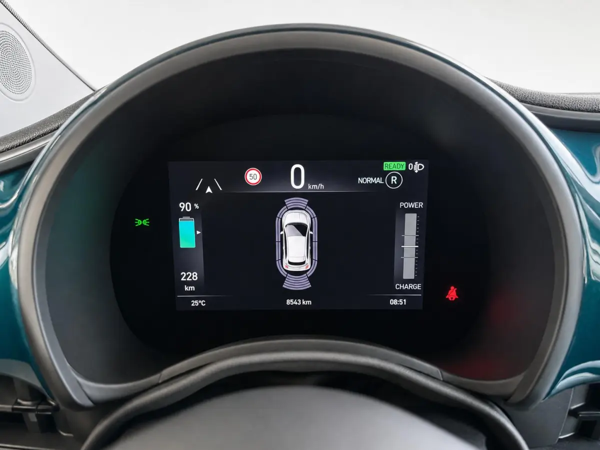 42 kWh Navigatie by Apple Carplay Android Auto camera Parkeersensoren rondom Dodehoekdetectie Cruise Control Stoelverwarming Keyless Entry Climate Control