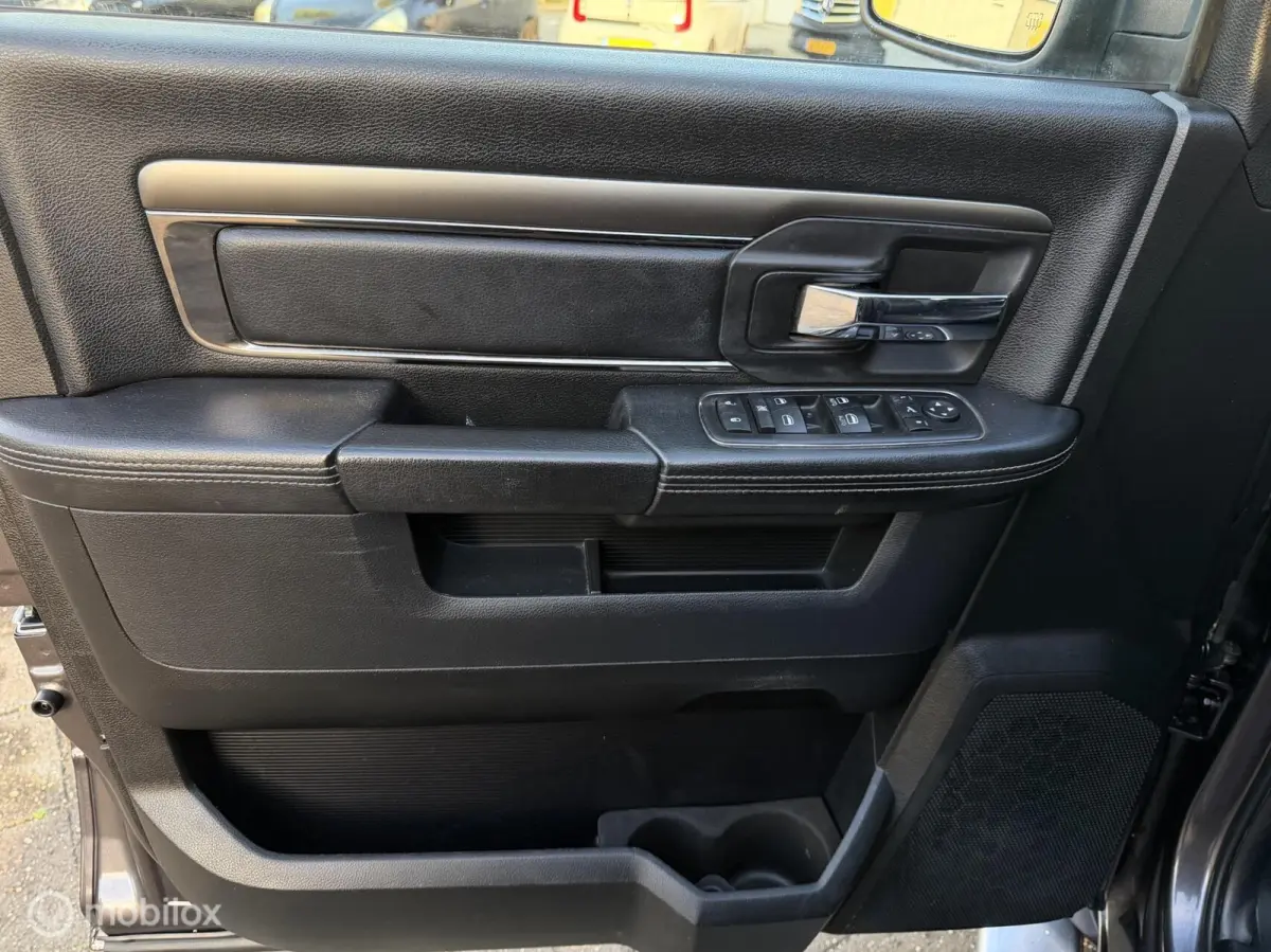 1500 5.7 V8 Quad Cab 6'4 BTW CAMERA NAP LEDER