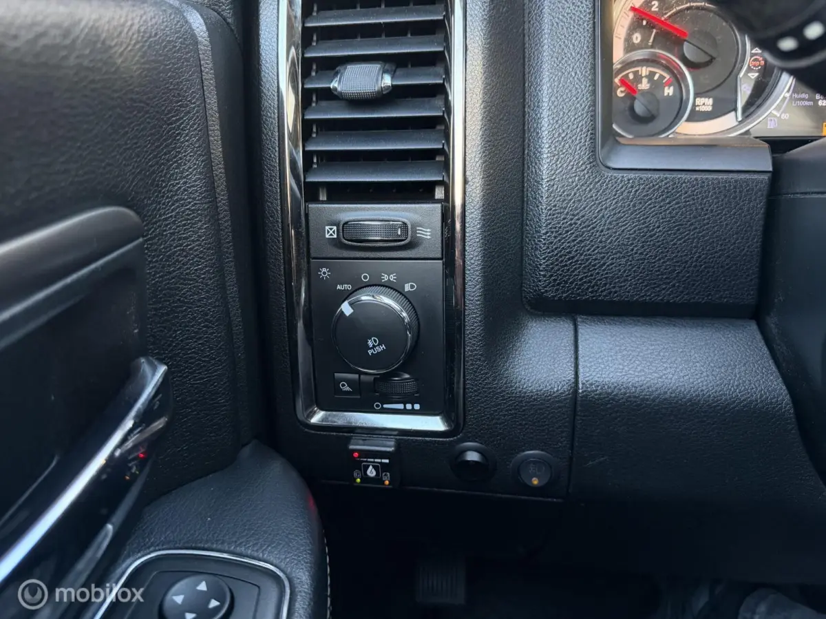 1500 5.7 V8 Quad Cab 6'4 BTW CAMERA NAP LEDER