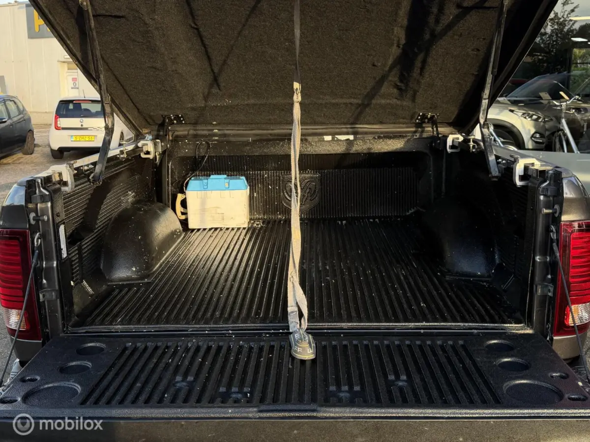 1500 5.7 V8 Quad Cab 6'4 BTW CAMERA NAP LEDER