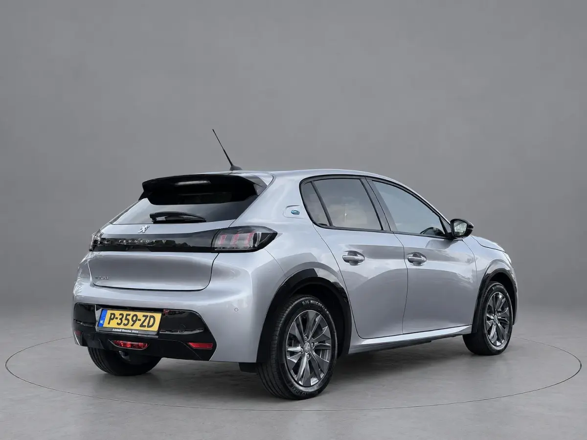 EV Allure 50 kWh | 10.000KM | 3D i-Cockpit | Stoelverwarming | Camera | Cruise Control | Rijklaarprijs