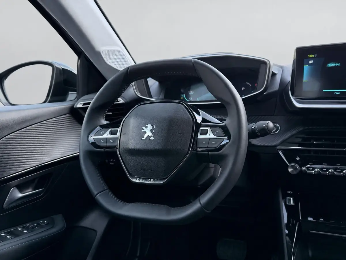 EV Allure 50 kWh | 10.000KM | 3D i-Cockpit | Stoelverwarming | Camera | Cruise Control | Rijklaarprijs