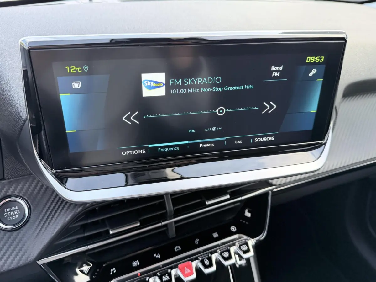 EV Allure 50 kWh | 10.000KM | 3D i-Cockpit | Stoelverwarming | Camera | Cruise Control | Rijklaarprijs