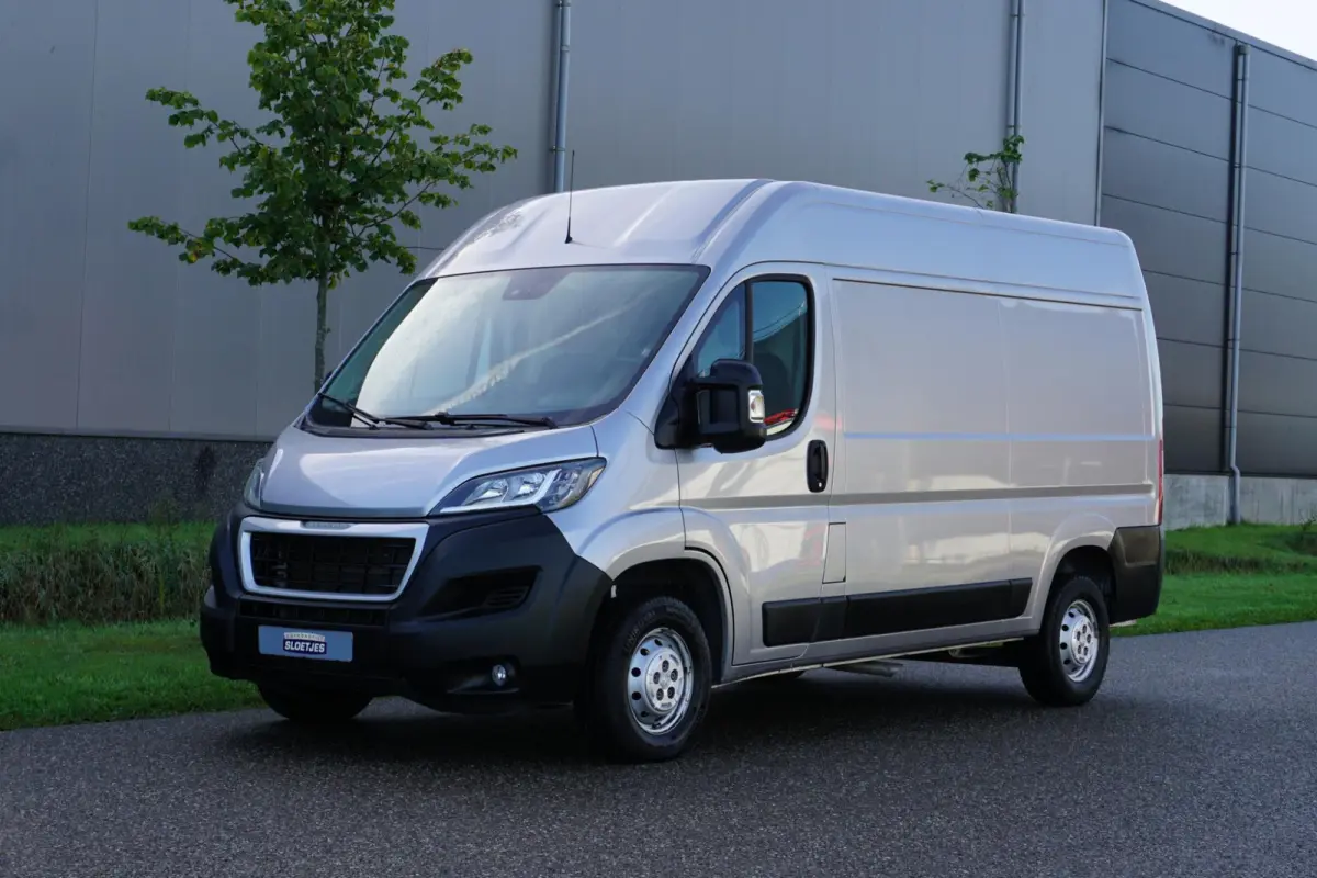 335 2.2 BlueHDi 165 L2H2 Asphalt |Camera |Cruise |Navi |Airco |Trekhaak |Parkeersensoren |Metallic |Lederen stuur |3500 KG |165 pk |Mooie camperbasis |EURO6D