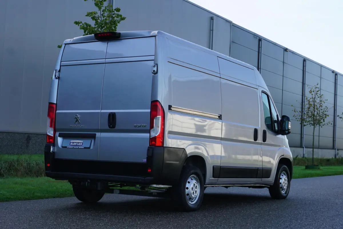 335 2.2 BlueHDi 165 L2H2 Asphalt |Camera |Cruise |Navi |Airco |Trekhaak |Parkeersensoren |Metallic |Lederen stuur |3500 KG |165 pk |Mooie camperbasis |EURO6D