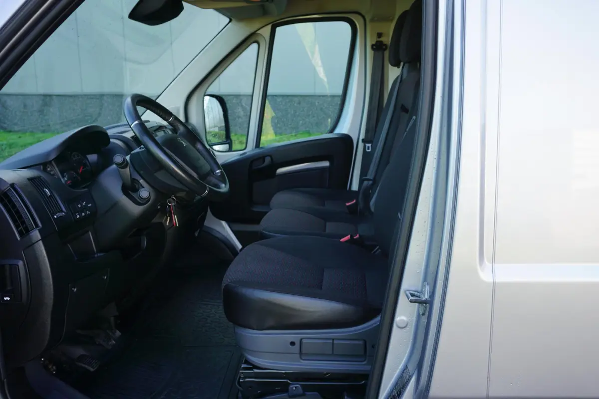 335 2.2 BlueHDi 165 L2H2 Asphalt |Camera |Cruise |Navi |Airco |Trekhaak |Parkeersensoren |Metallic |Lederen stuur |3500 KG |165 pk |Mooie camperbasis |EURO6D