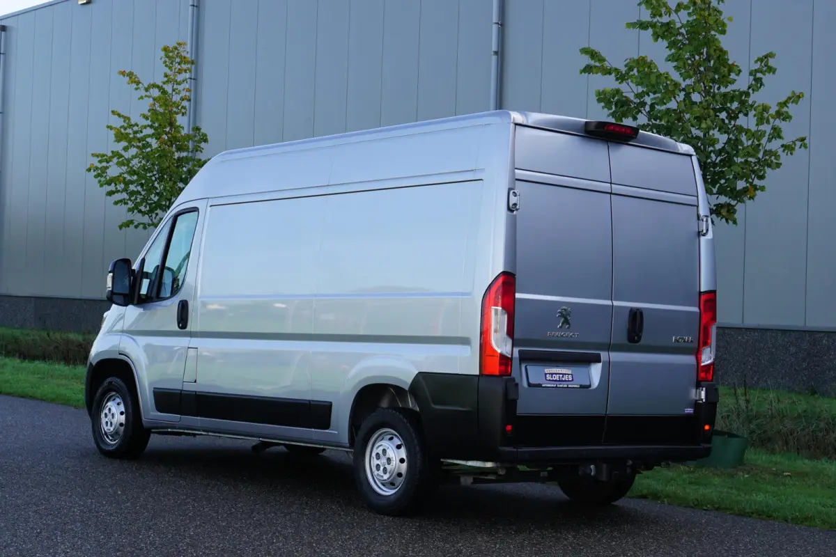 335 2.2 BlueHDi 165 L2H2 Asphalt |Camera |Cruise |Navi |Airco |Trekhaak |Parkeersensoren |Metallic |Lederen stuur |3500 KG |165 pk |Mooie camperbasis |EURO6D