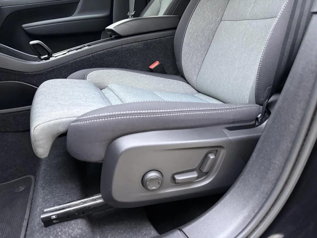 1.5 T4 Plug-in hybrid Plus Dark | Apple Carplay / Android Auto | Harman/Kardon | Parkeersensoren |