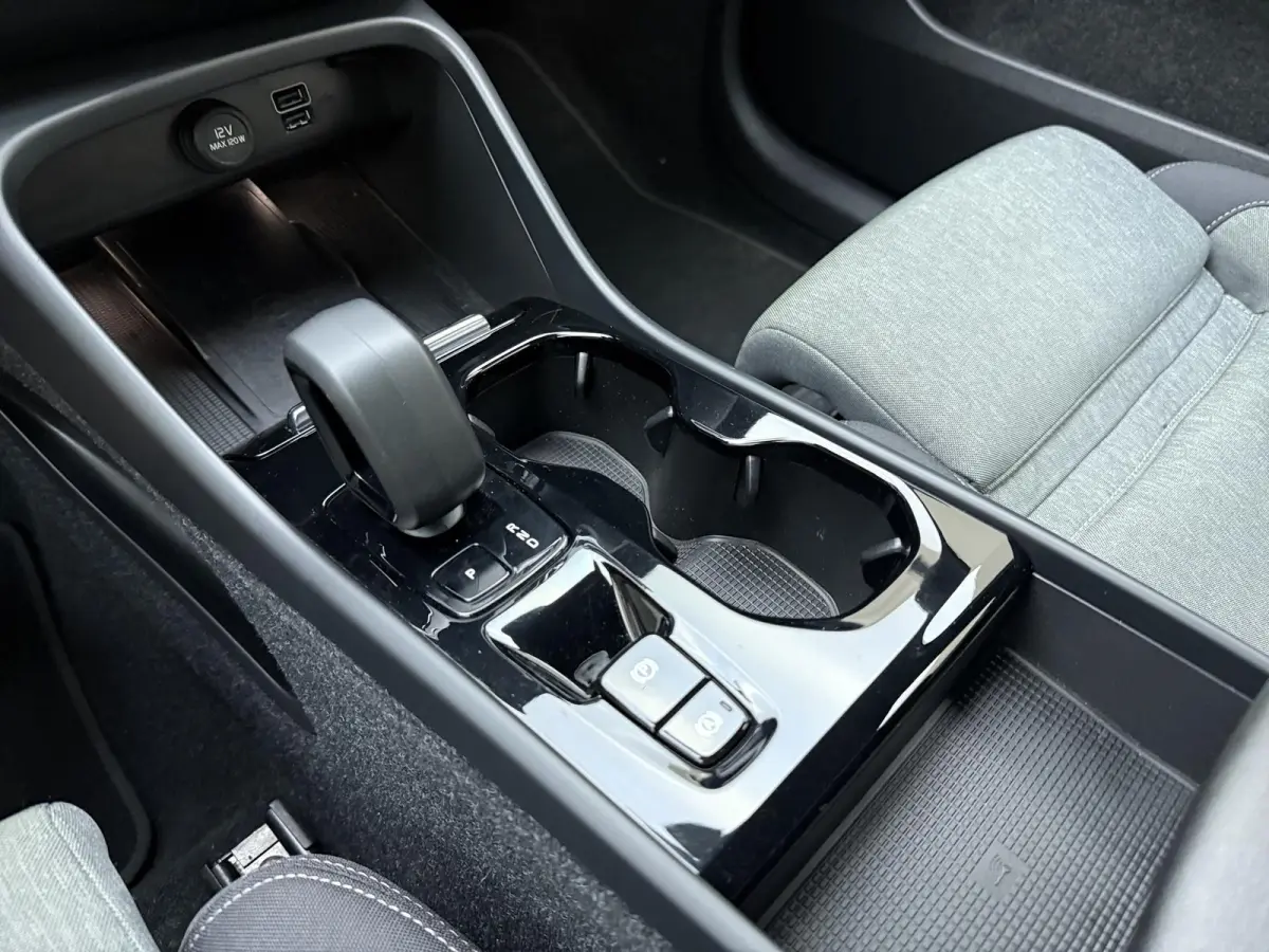1.5 T4 Plug-in hybrid Plus Dark | Apple Carplay / Android Auto | Harman/Kardon | Parkeersensoren |