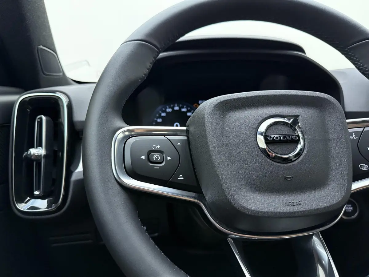 1.5 T4 Plug-in hybrid Plus Dark | Apple Carplay / Android Auto | Harman/Kardon | Parkeersensoren |