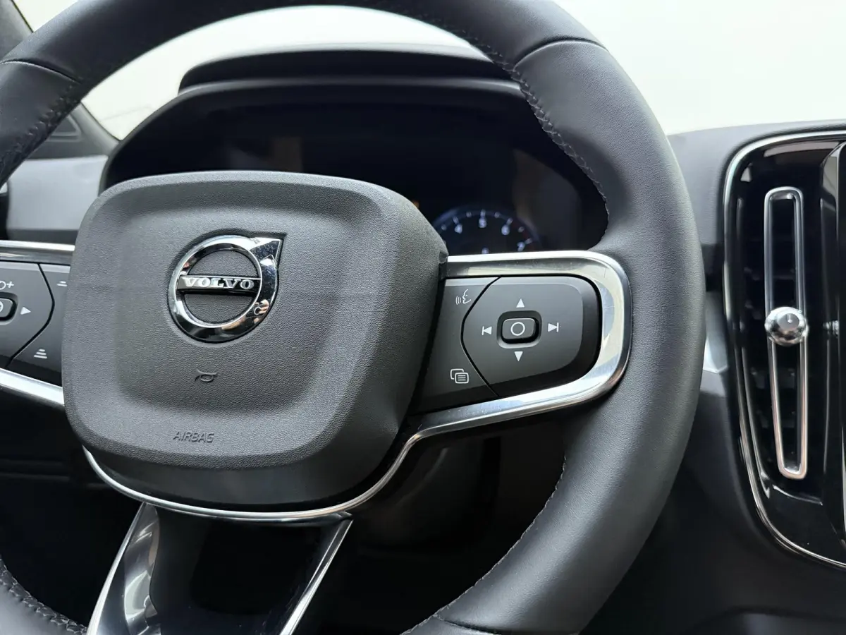 1.5 T4 Plug-in hybrid Plus Dark | Apple Carplay / Android Auto | Harman/Kardon | Parkeersensoren |