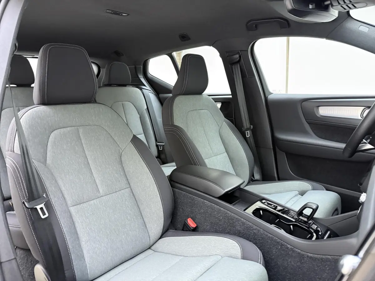 1.5 T4 Plug-in hybrid Plus Dark | Apple Carplay / Android Auto | Harman/Kardon | Parkeersensoren |