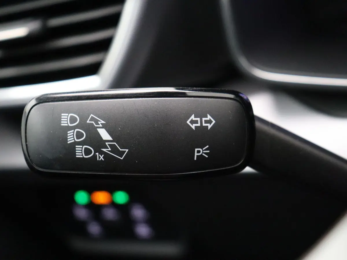 1.0 TSI FR Launch Edition | Climate Control | Stoel en Stuuverwarming | Cruise Control adaptief | Achteruitrijcamera | Sportstoelen | PDC voor en achter |