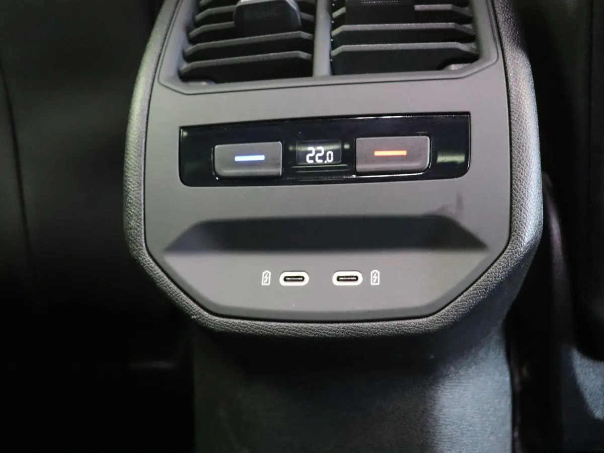 1.0 TSI FR Launch Edition | Climate Control | Stoel en Stuuverwarming | Cruise Control adaptief | Achteruitrijcamera | Sportstoelen | PDC voor en achter |