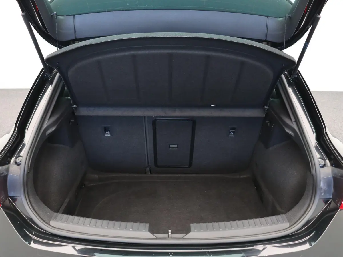 1.0 TSI FR Launch Edition | Climate Control | Stoel en Stuuverwarming | Cruise Control adaptief | Achteruitrijcamera | Sportstoelen | PDC voor en achter |