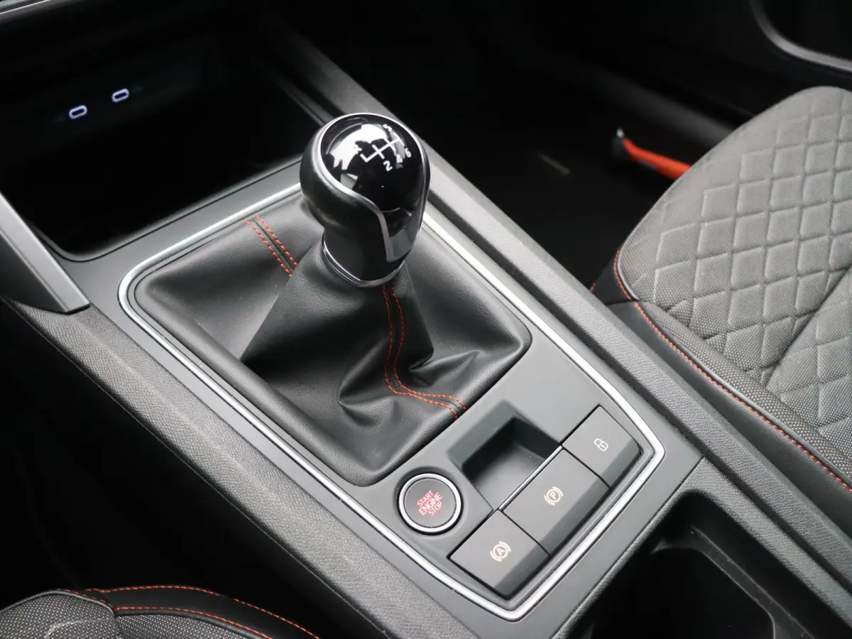 1.0 TSI FR Launch Edition | Climate Control | Stoel en Stuuverwarming | Cruise Control adaptief | Achteruitrijcamera | Sportstoelen | PDC voor en achter |