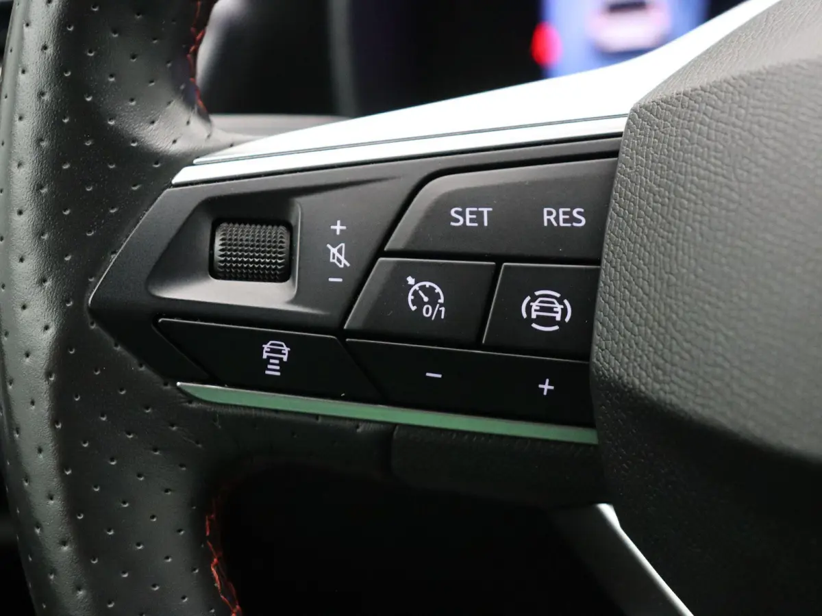 1.0 TSI FR Launch Edition | Climate Control | Stoel en Stuuverwarming | Cruise Control adaptief | Achteruitrijcamera | Sportstoelen | PDC voor en achter |