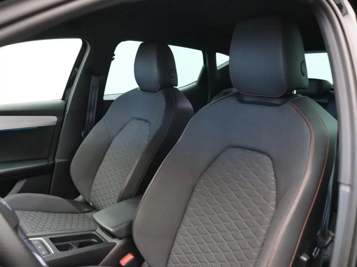 1.0 TSI FR Launch Edition | Climate Control | Stoel en Stuuverwarming | Cruise Control adaptief | Achteruitrijcamera | Sportstoelen | PDC voor en achter |