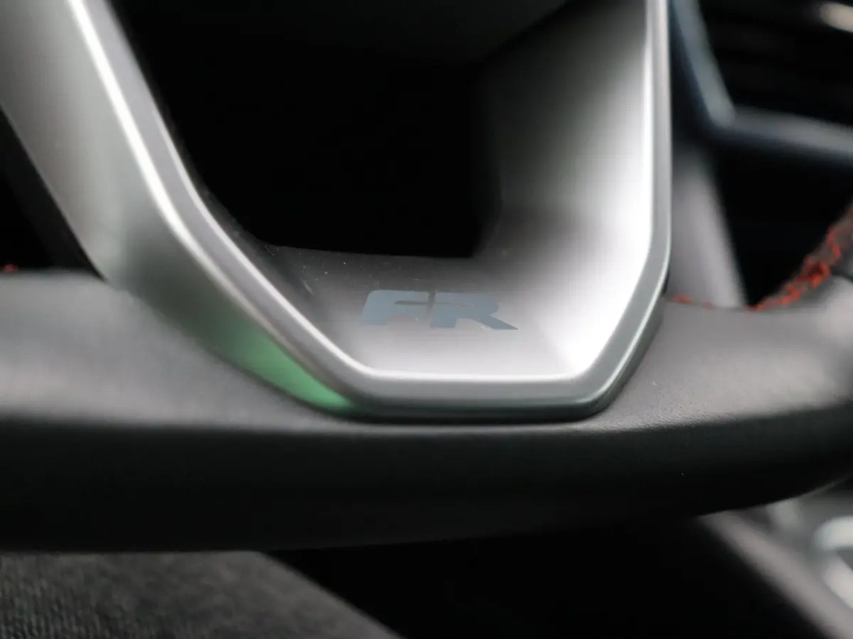 1.0 TSI FR Launch Edition | Climate Control | Stoel en Stuuverwarming | Cruise Control adaptief | Achteruitrijcamera | Sportstoelen | PDC voor en achter |