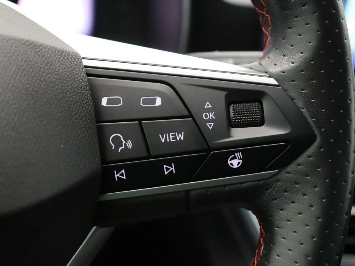 1.0 TSI FR Launch Edition | Climate Control | Stoel en Stuuverwarming | Cruise Control adaptief | Achteruitrijcamera | Sportstoelen | PDC voor en achter |