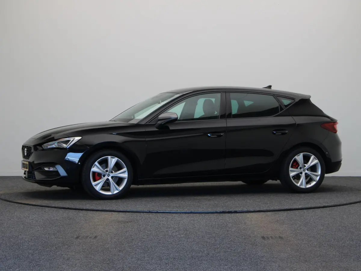 1.0 TSI FR Launch Edition | Climate Control | Stoel en Stuuverwarming | Cruise Control adaptief | Achteruitrijcamera | Sportstoelen | PDC voor en achter |