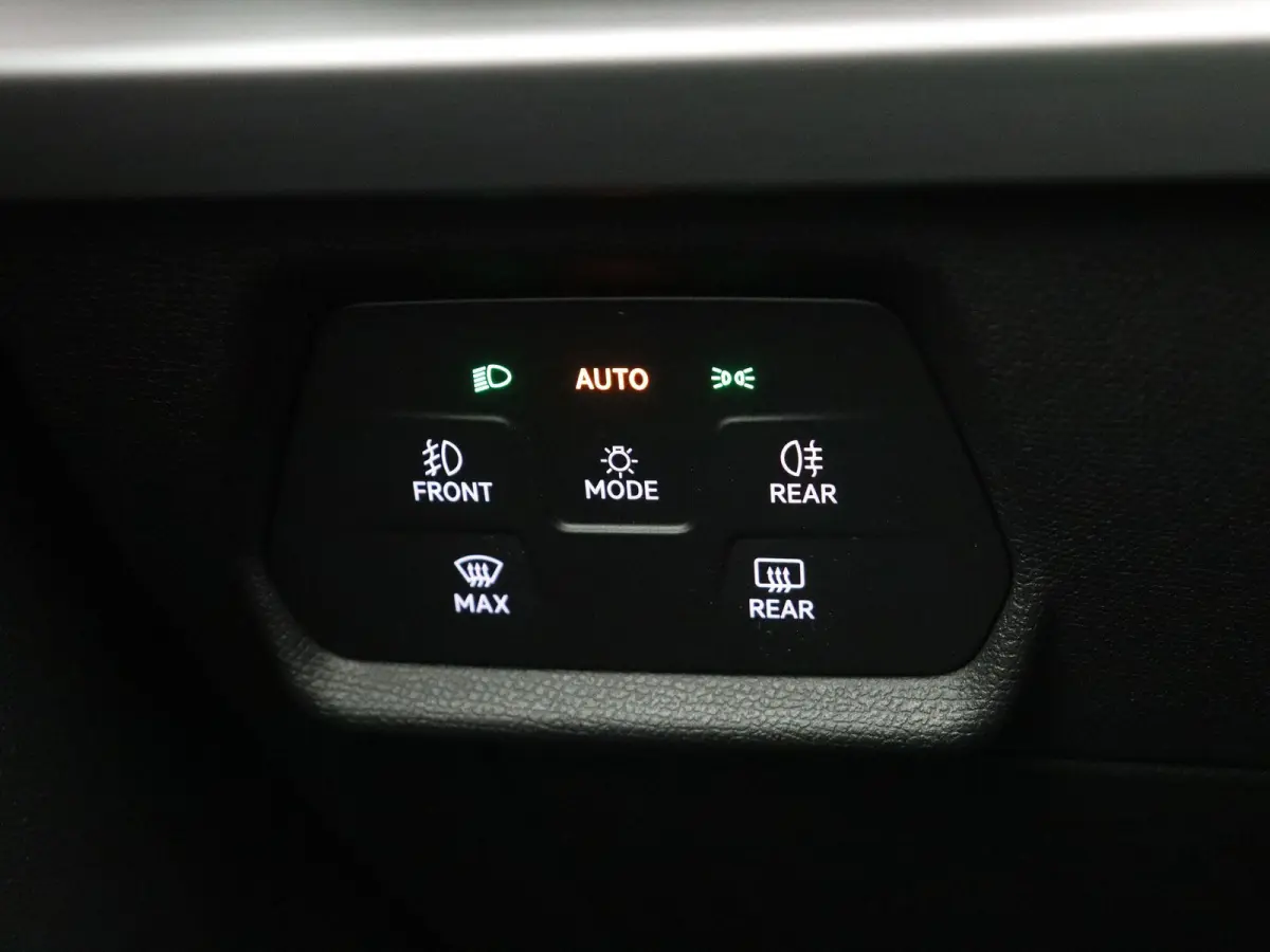 1.0 TSI FR Launch Edition | Climate Control | Stoel en Stuuverwarming | Cruise Control adaptief | Achteruitrijcamera | Sportstoelen | PDC voor en achter |