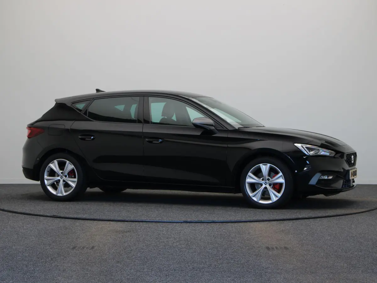 1.0 TSI FR Launch Edition | Climate Control | Stoel en Stuuverwarming | Cruise Control adaptief | Achteruitrijcamera | Sportstoelen | PDC voor en achter |
