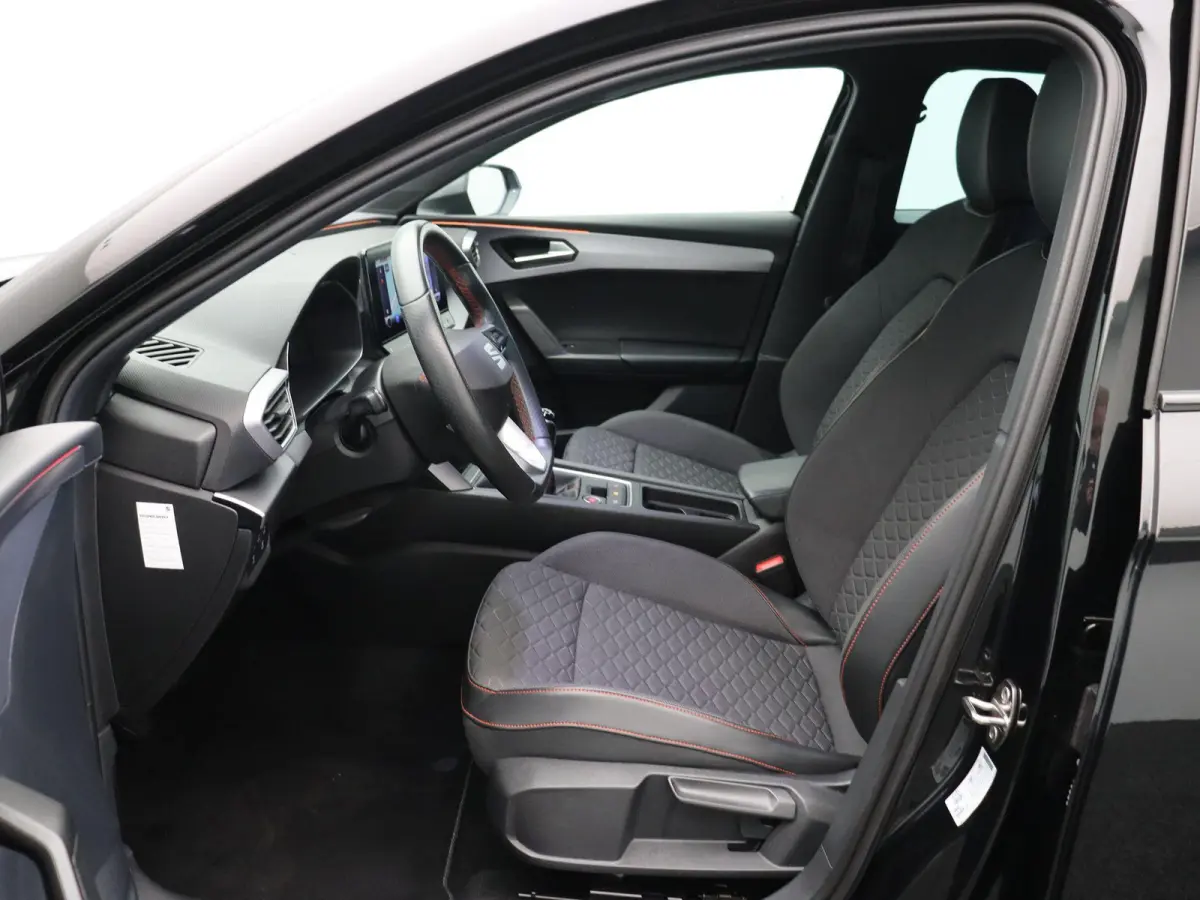 1.0 TSI FR Launch Edition | Climate Control | Stoel en Stuuverwarming | Cruise Control adaptief | Achteruitrijcamera | Sportstoelen | PDC voor en achter |