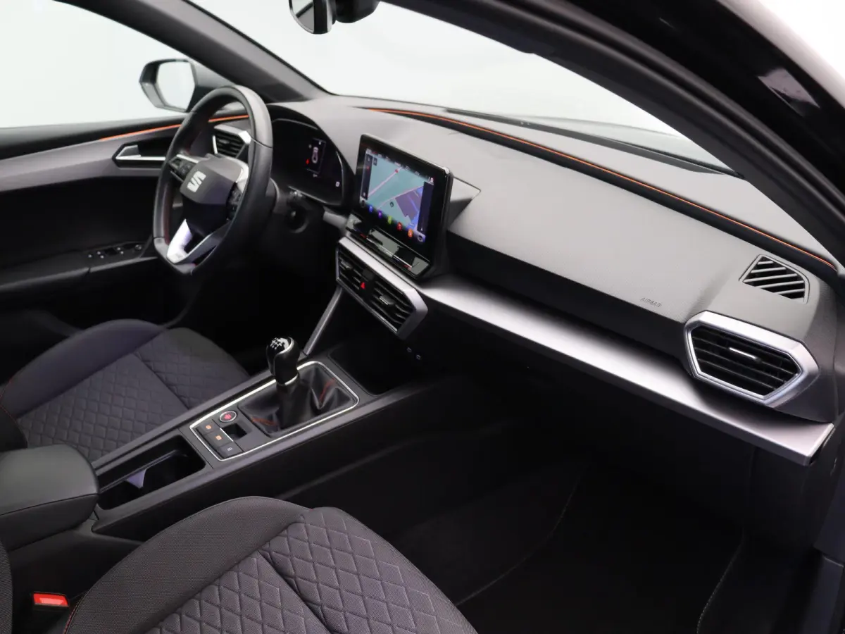 1.0 TSI FR Launch Edition | Climate Control | Stoel en Stuuverwarming | Cruise Control adaptief | Achteruitrijcamera | Sportstoelen | PDC voor en achter |