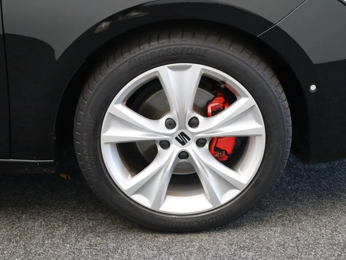 1.0 TSI FR Launch Edition | Climate Control | Stoel en Stuuverwarming | Cruise Control adaptief | Achteruitrijcamera | Sportstoelen | PDC voor en achter |