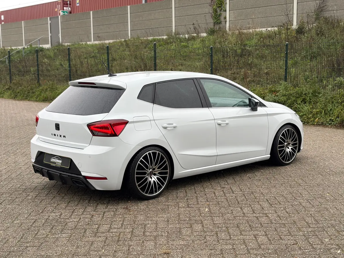 1.0 TSI FR LED I CAMERA I PDC I CARPLAY I CRUISE I DIKKE AUTO