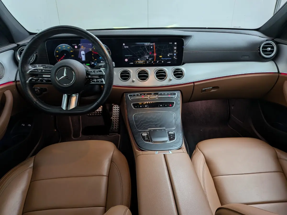 300 e Business Solution AMG l 1e Eigenaar l Dealeronderhoud l Leder l Pano Dak l Elektr. Stoel incl Memory l 360gr Camera l