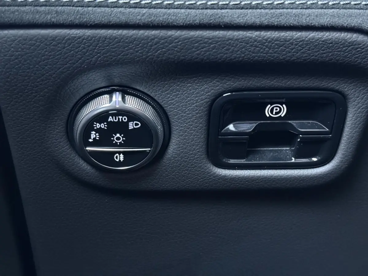 300 Sport Edition 91 kWh / Panoramadak/ 22 inch/ AIRMATIC/ Burmester 3D/ 360 camera