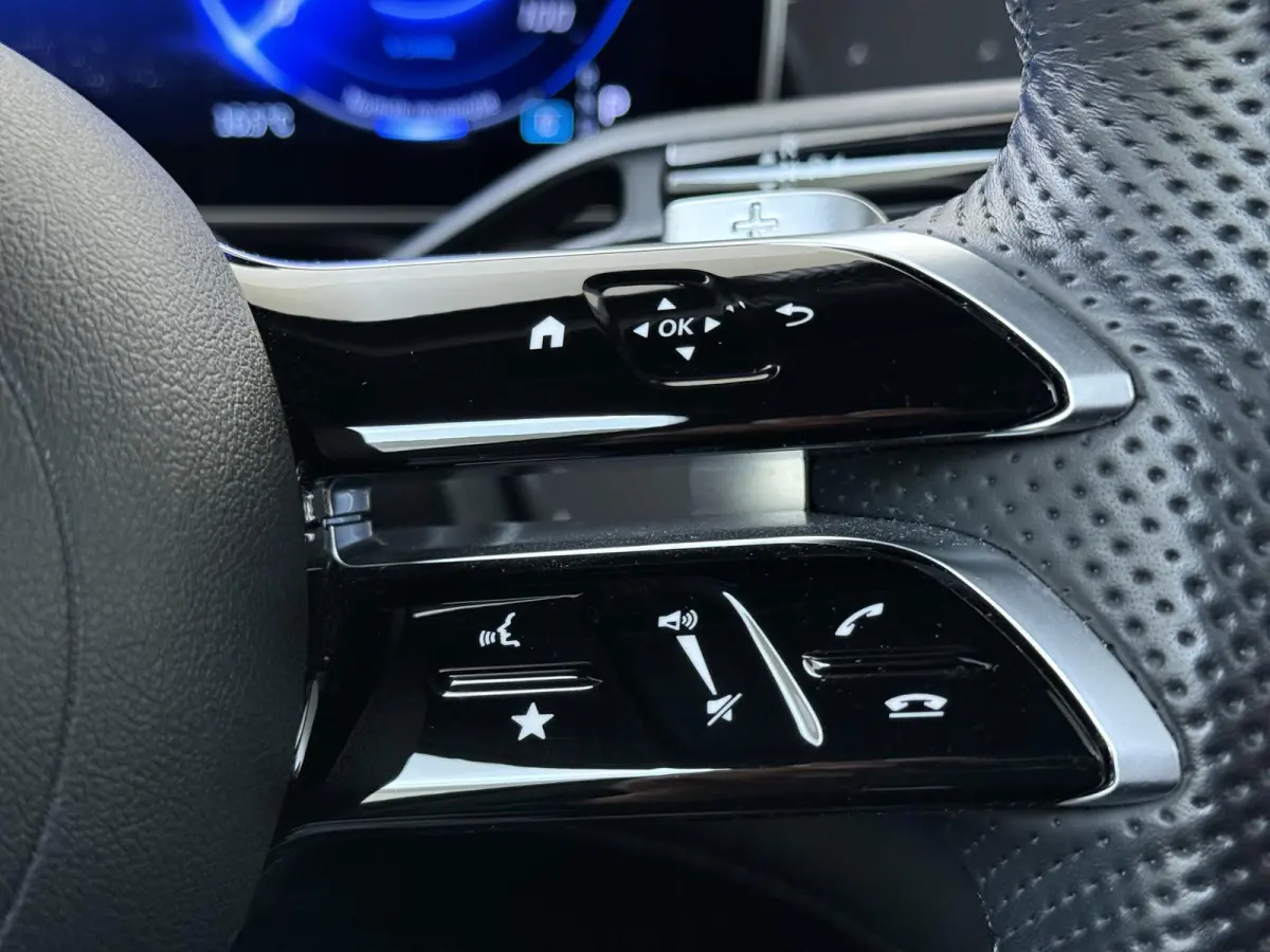 300 Sport Edition 91 kWh / Panoramadak/ 22 inch/ AIRMATIC/ Burmester 3D/ 360 camera