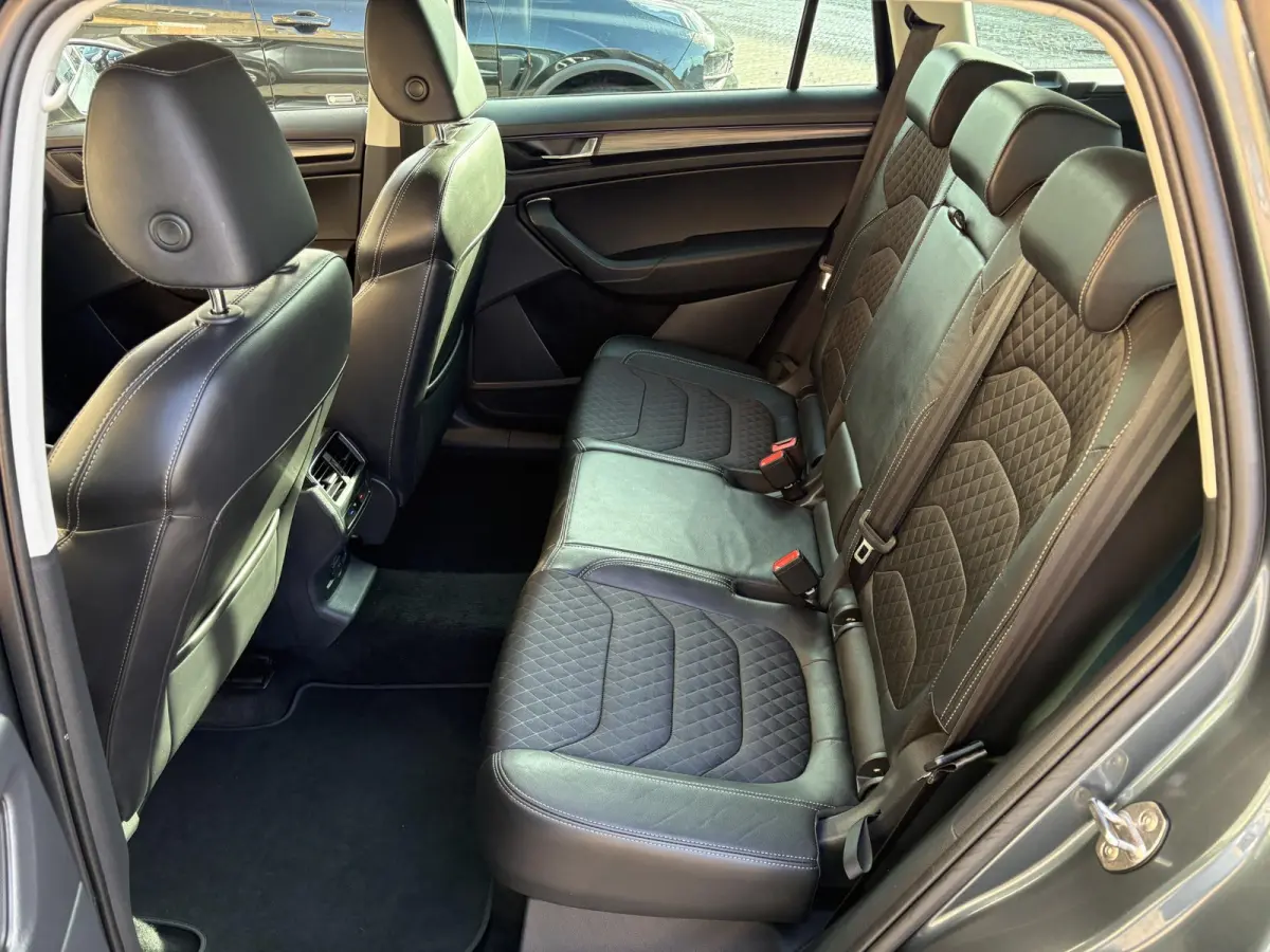 1.5 TSI 150pk Business Edition NL-AUTO/TREKHAAK/CARPLAY/CAMERA