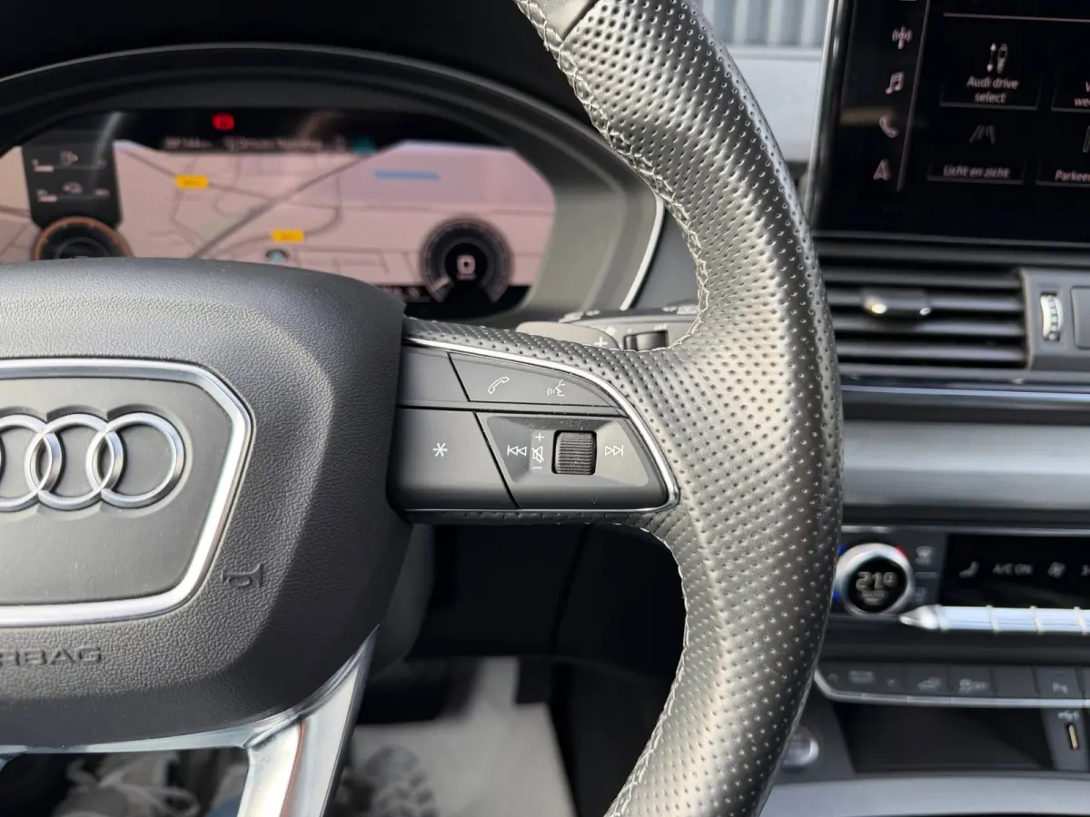 50 TFSI e quattro Competition Black Optic SQ5 | 1E EIG | DEALER | ADAPT. CRUISE | CARPLAY | CAMERA | S-LINE