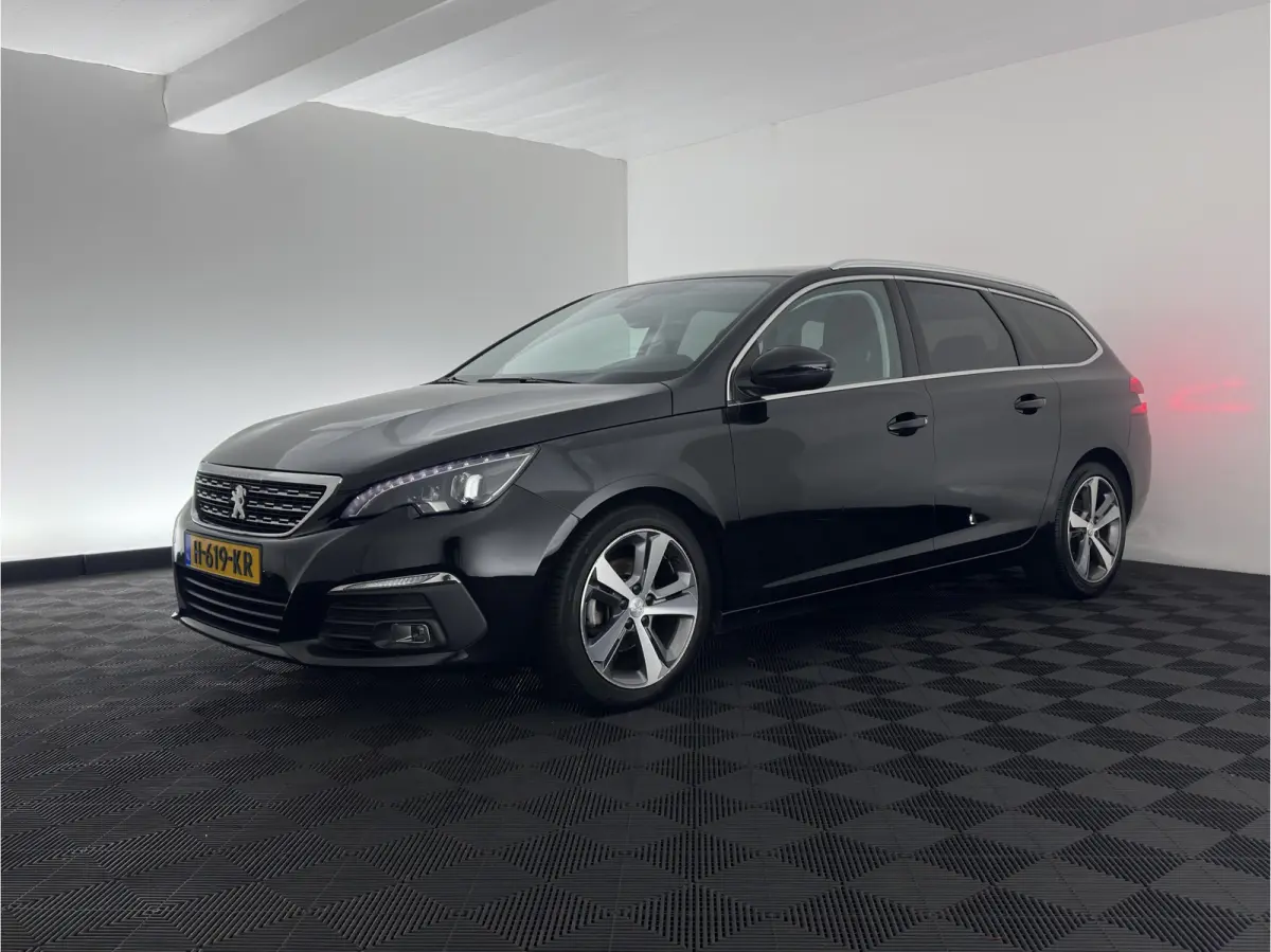 1.5 BlueHDi Blue Lease Premium (INCL.BTW) *PANO | LEATHER-MICROFIBRE | FULL-LED | DENON-AUDIO | BLIND-SPOT | SPORT-SEATS | NAVI-FULLMAP | KEYLESS | DAB | LANE-ASSIST | CAMERA | ECC | CARPLAY