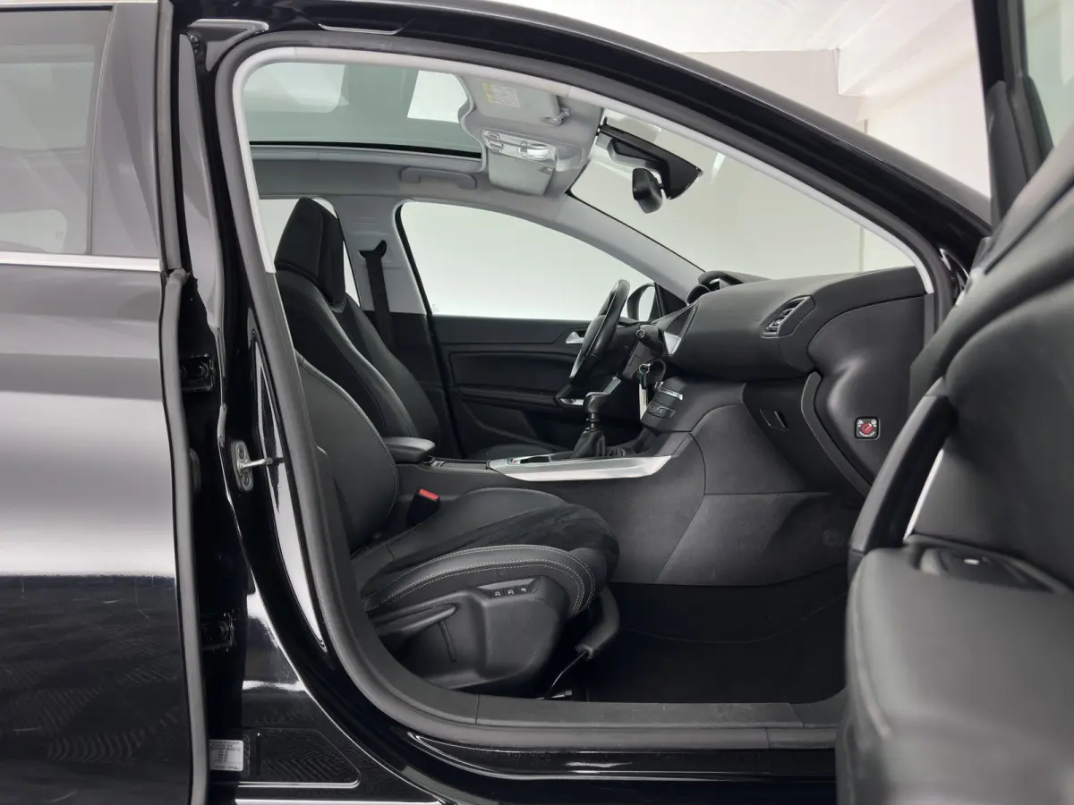 1.5 BlueHDi Blue Lease Premium (INCL.BTW) *PANO | LEATHER-MICROFIBRE | FULL-LED | DENON-AUDIO | BLIND-SPOT | SPORT-SEATS | NAVI-FULLMAP | KEYLESS | DAB | LANE-ASSIST | CAMERA | ECC | CARPLAY