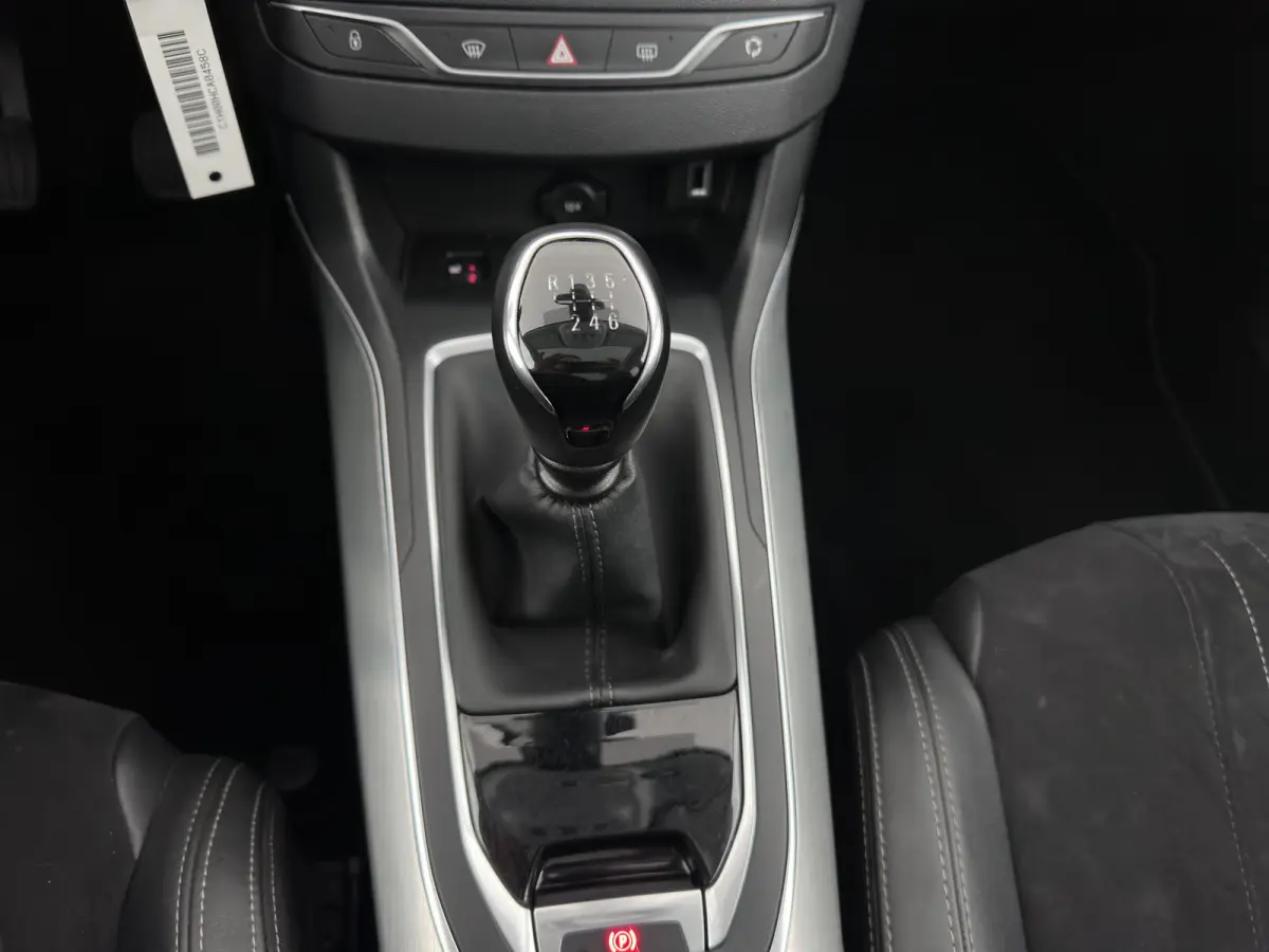 1.5 BlueHDi Blue Lease Premium (INCL.BTW) *PANO | LEATHER-MICROFIBRE | FULL-LED | DENON-AUDIO | BLIND-SPOT | SPORT-SEATS | NAVI-FULLMAP | KEYLESS | DAB | LANE-ASSIST | CAMERA | ECC | CARPLAY