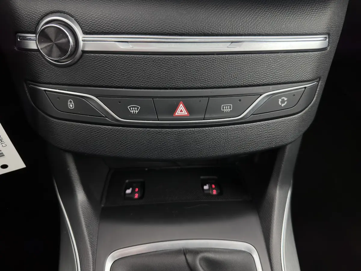 1.5 BlueHDi Blue Lease Premium (INCL.BTW) *PANO | LEATHER-MICROFIBRE | FULL-LED | DENON-AUDIO | BLIND-SPOT | SPORT-SEATS | NAVI-FULLMAP | KEYLESS | DAB | LANE-ASSIST | CAMERA | ECC | CARPLAY
