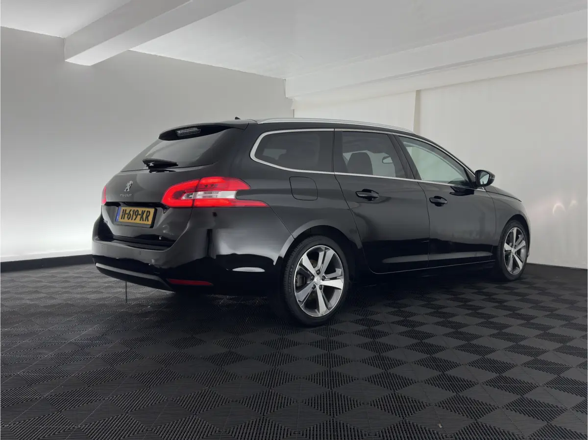 1.5 BlueHDi Blue Lease Premium (INCL.BTW) *PANO | LEATHER-MICROFIBRE | FULL-LED | DENON-AUDIO | BLIND-SPOT | SPORT-SEATS | NAVI-FULLMAP | KEYLESS | DAB | LANE-ASSIST | CAMERA | ECC | CARPLAY