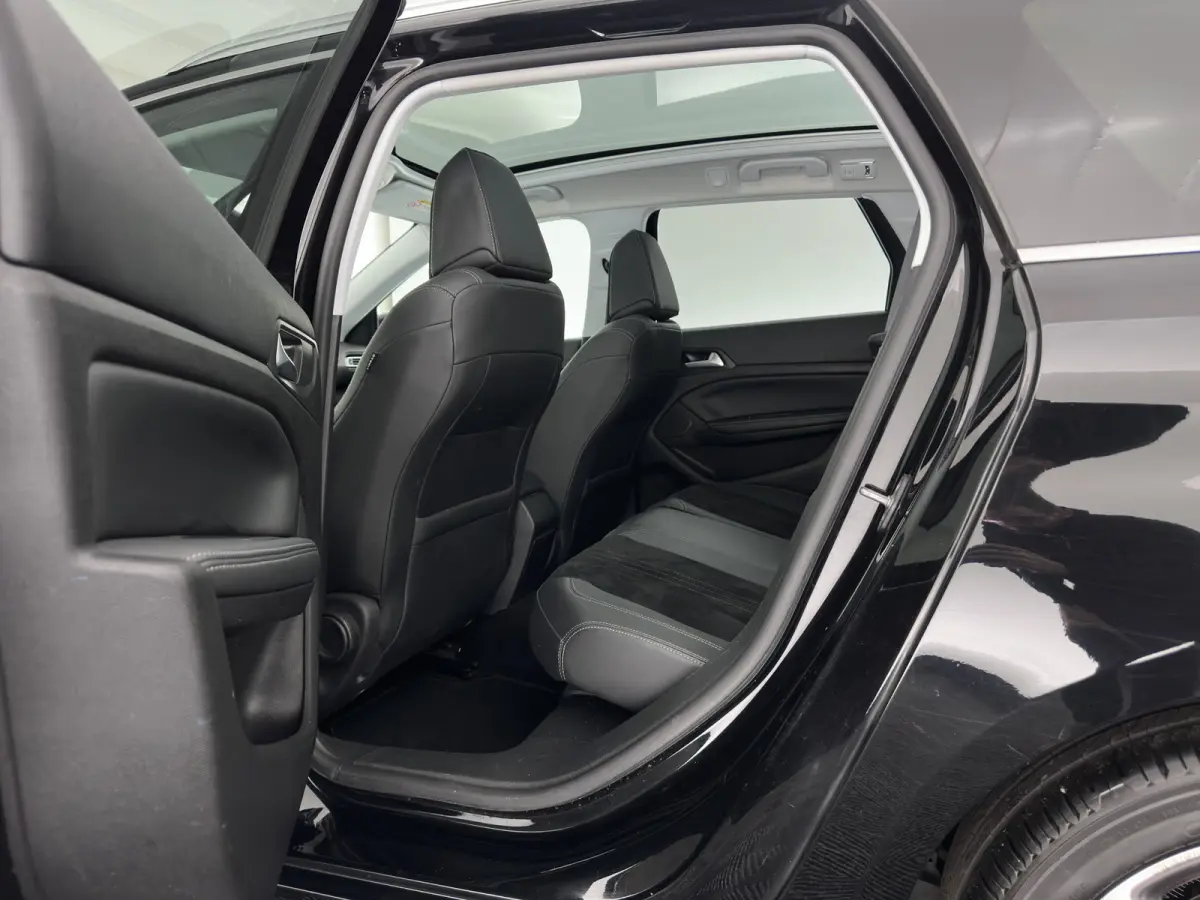 1.5 BlueHDi Blue Lease Premium (INCL.BTW) *PANO | LEATHER-MICROFIBRE | FULL-LED | DENON-AUDIO | BLIND-SPOT | SPORT-SEATS | NAVI-FULLMAP | KEYLESS | DAB | LANE-ASSIST | CAMERA | ECC | CARPLAY