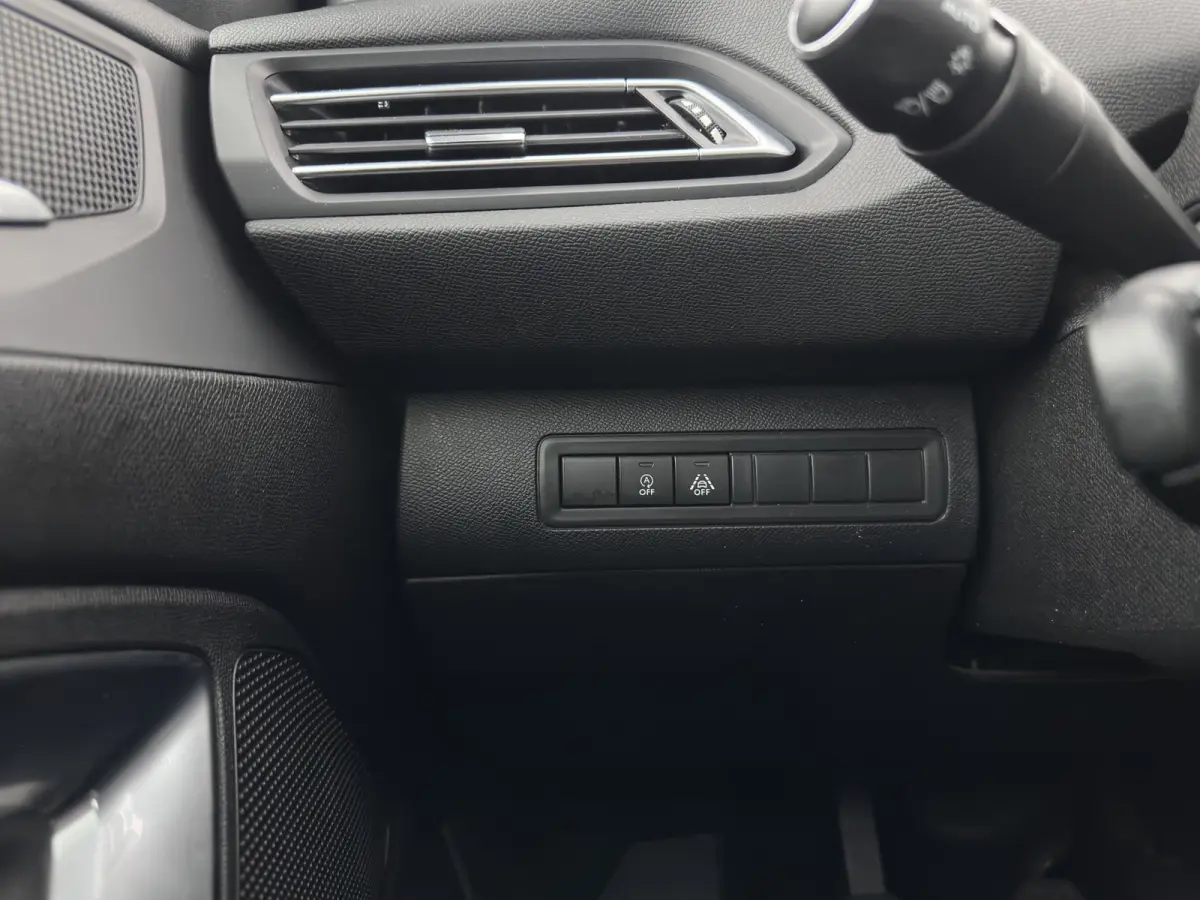 1.5 BlueHDi Blue Lease Premium (INCL.BTW) *PANO | LEATHER-MICROFIBRE | FULL-LED | DENON-AUDIO | BLIND-SPOT | SPORT-SEATS | NAVI-FULLMAP | KEYLESS | DAB | LANE-ASSIST | CAMERA | ECC | CARPLAY