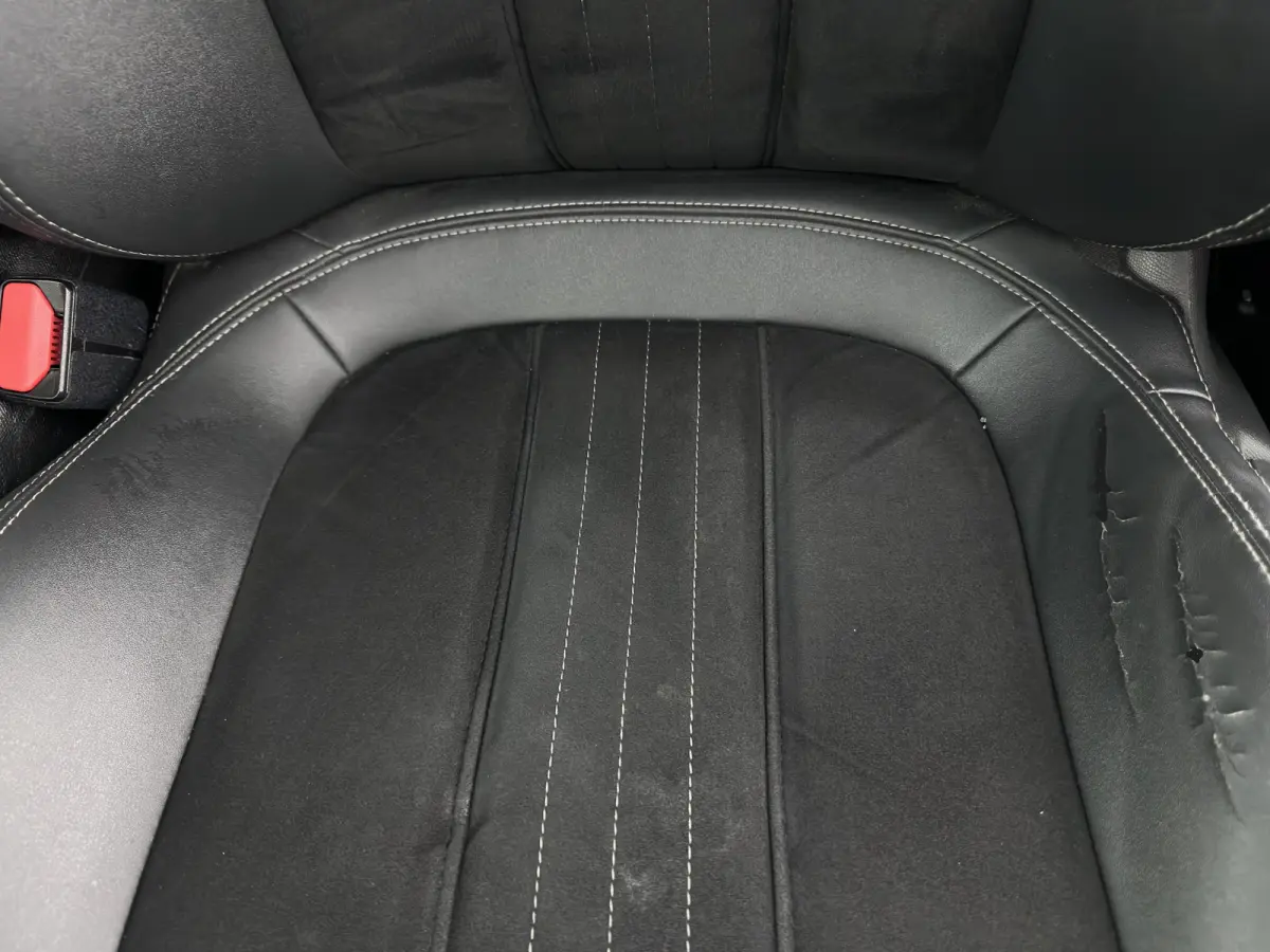 1.5 BlueHDi Blue Lease Premium (INCL.BTW) *PANO | LEATHER-MICROFIBRE | FULL-LED | DENON-AUDIO | BLIND-SPOT | SPORT-SEATS | NAVI-FULLMAP | KEYLESS | DAB | LANE-ASSIST | CAMERA | ECC | CARPLAY