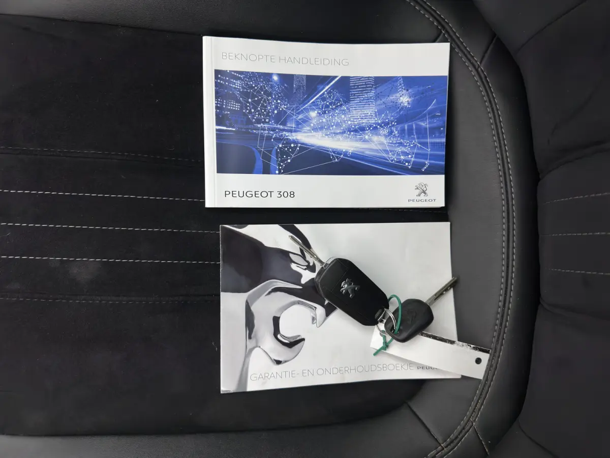 1.5 BlueHDi Blue Lease Premium (INCL.BTW) *PANO | LEATHER-MICROFIBRE | FULL-LED | DENON-AUDIO | BLIND-SPOT | SPORT-SEATS | NAVI-FULLMAP | KEYLESS | DAB | LANE-ASSIST | CAMERA | ECC | CARPLAY