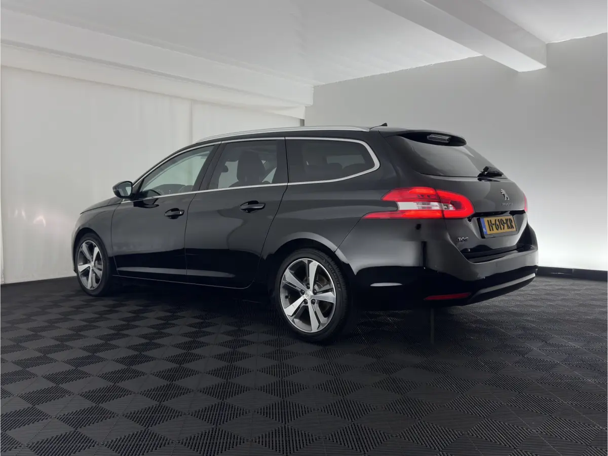 1.5 BlueHDi Blue Lease Premium (INCL.BTW) *PANO | LEATHER-MICROFIBRE | FULL-LED | DENON-AUDIO | BLIND-SPOT | SPORT-SEATS | NAVI-FULLMAP | KEYLESS | DAB | LANE-ASSIST | CAMERA | ECC | CARPLAY
