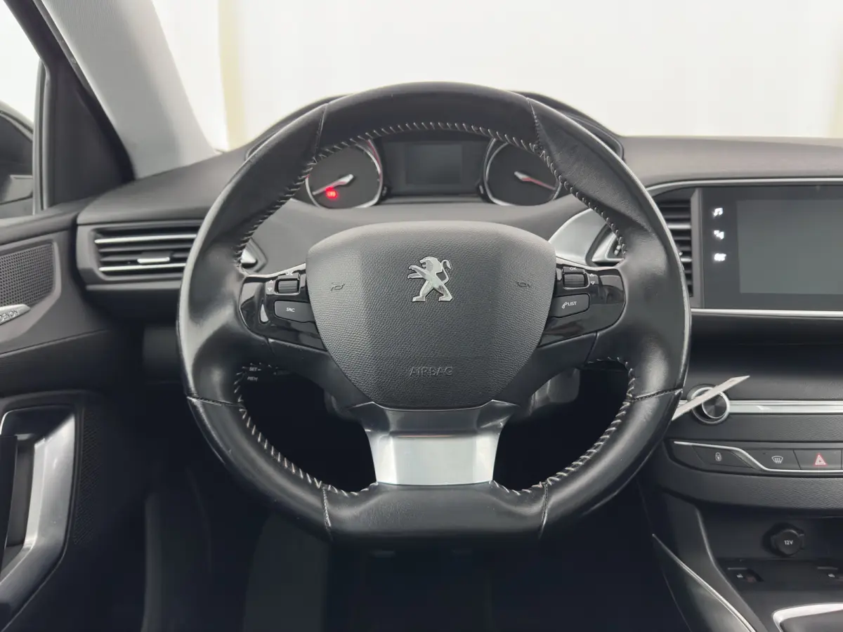 1.5 BlueHDi Blue Lease Premium (INCL.BTW) *PANO | LEATHER-MICROFIBRE | FULL-LED | DENON-AUDIO | BLIND-SPOT | SPORT-SEATS | NAVI-FULLMAP | KEYLESS | DAB | LANE-ASSIST | CAMERA | ECC | CARPLAY